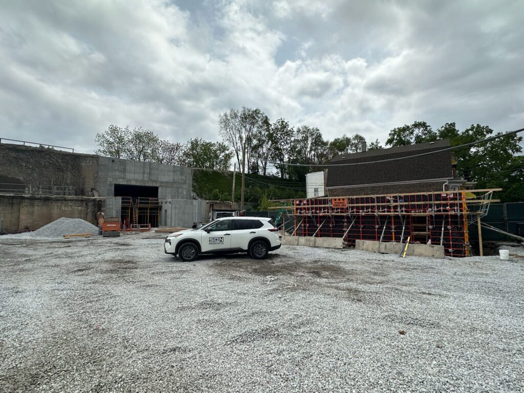 !+Metra Auburn Park SQN Vehicle Site Shot