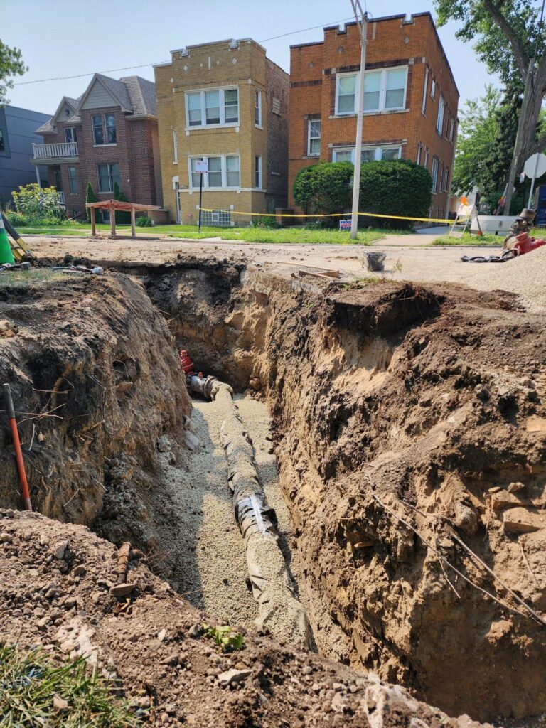 !+Picture 1. Watermain installation at the intersection of W. Winnemac Ave and N. Leclaire Ave