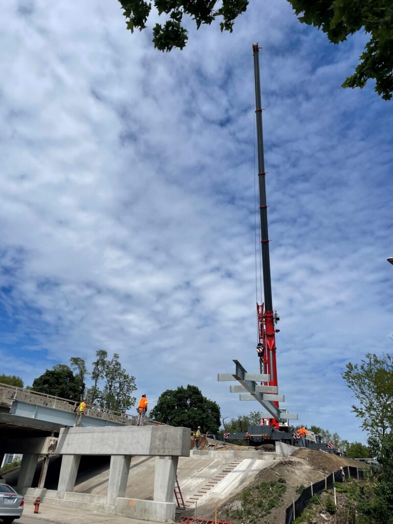 !+Setting structural beams on US 20 Eastbound at Liberty Street (IL 25) bridge